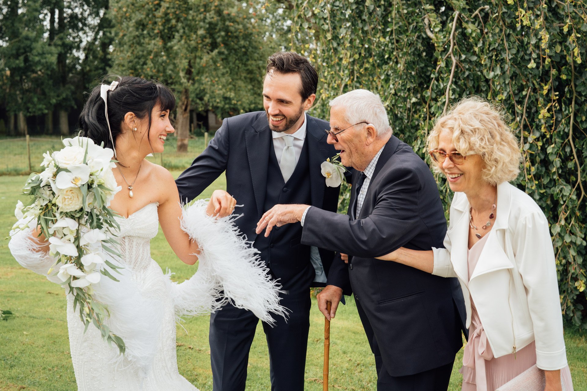 Moment de complicité entre les mariés